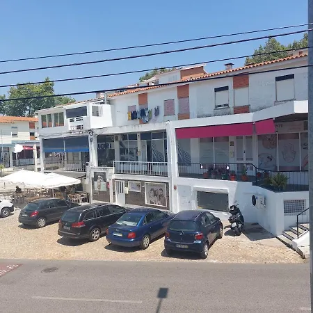 Newly Renovated With Free Street Parking דירה