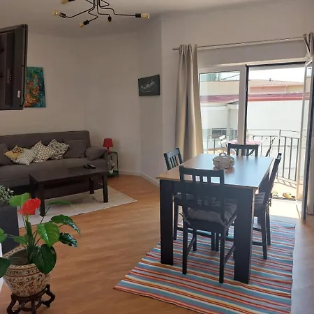 Apartmán Newly Renovated With Free Street Parking