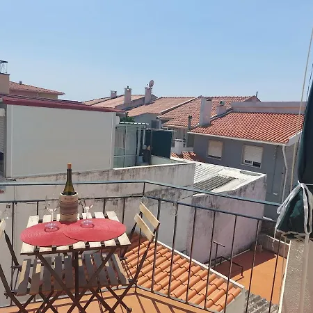 Newly Renovated With Free Street Parking Cascais