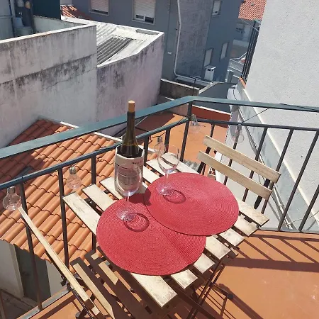 Newly Renovated With Free Street Parking * Cascais