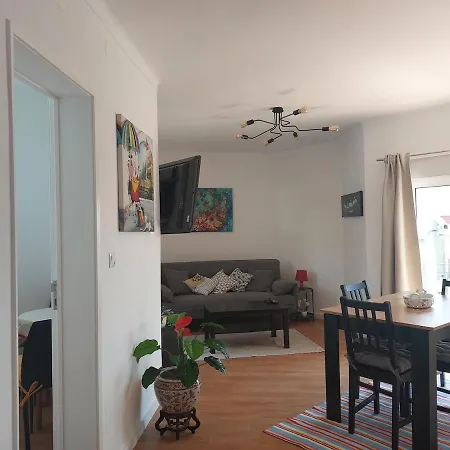 Newly Renovated With Free Street Parking Cascais