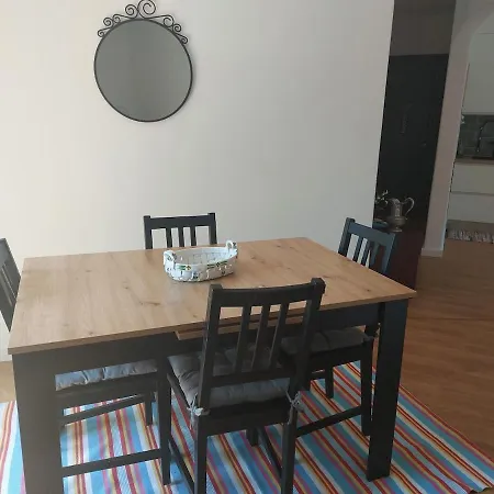 Newly Renovated With Free Street Parking Apartmán