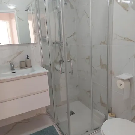 Newly Renovated With Free Street Parking Cascais