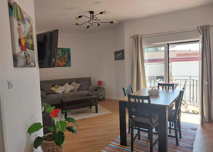 Newly Renovated With Free Street Parking * Cascais