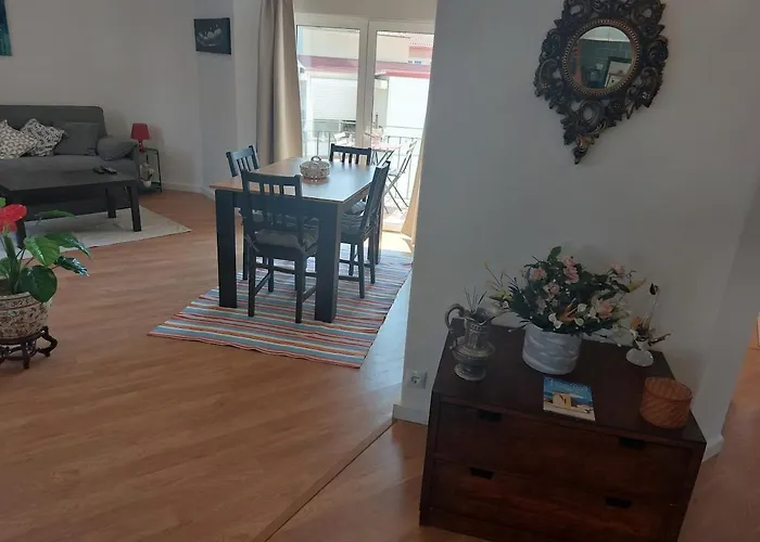 Appartement Newly Renovated With Free Street Parking *