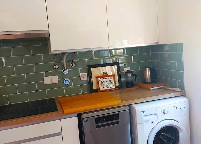 Newly Renovated With Free Street Parking Appartement Cascais