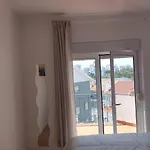 Newly Renovated With Free Street Parking Apartmán *