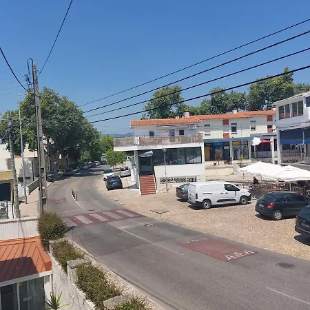 Newly Renovated With Free Street Parking アパート