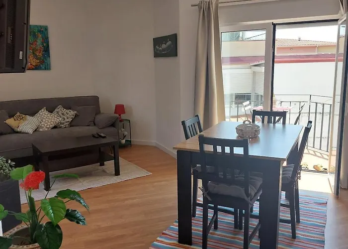 Апартаменты Newly Renovated With Free Street Parking