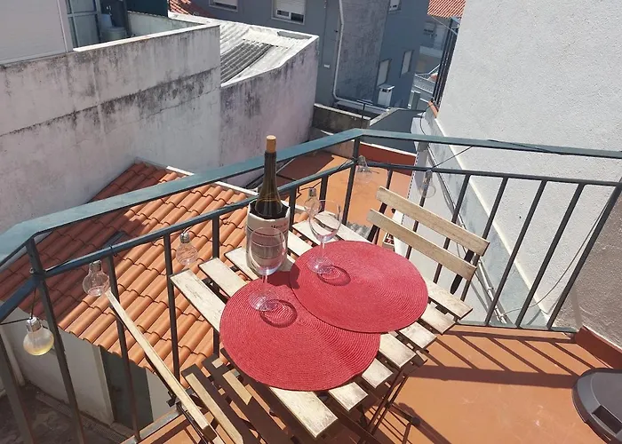 Newly Renovated With Free Street Parking * Кашкайш