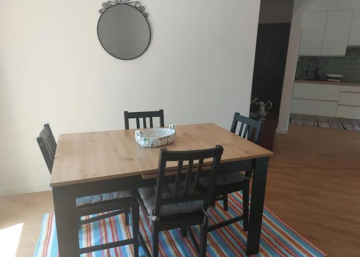 Newly Renovated With Free Street Parking Апартаменты