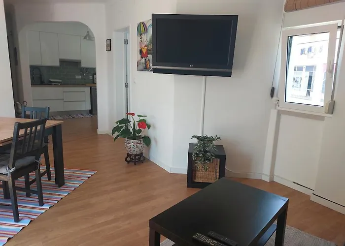Апартаменты Newly Renovated With Free Street Parking *