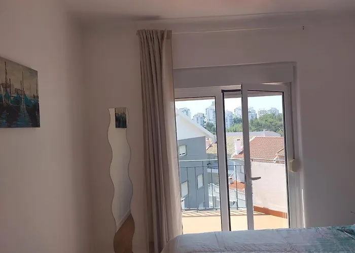 Newly Renovated With Free Street Parking Апартаменты *