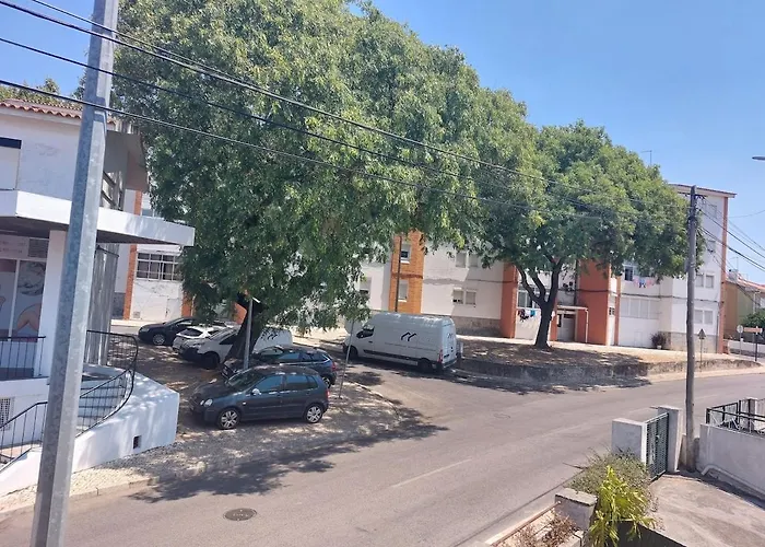 Newly Renovated With Free Street Parking Апартаменты Кашкайш