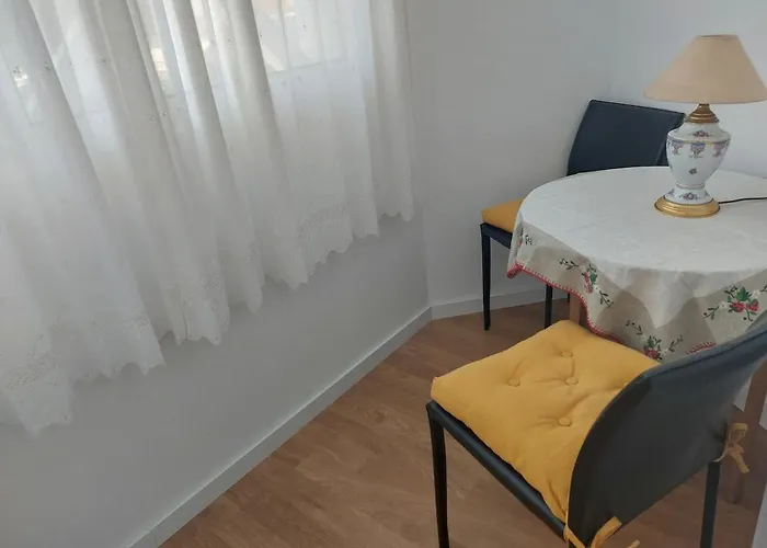 Newly Renovated With Free Street Parking Апартаменты Кашкайш